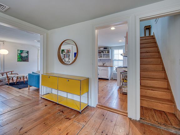 4th image of 1405 Village Ln