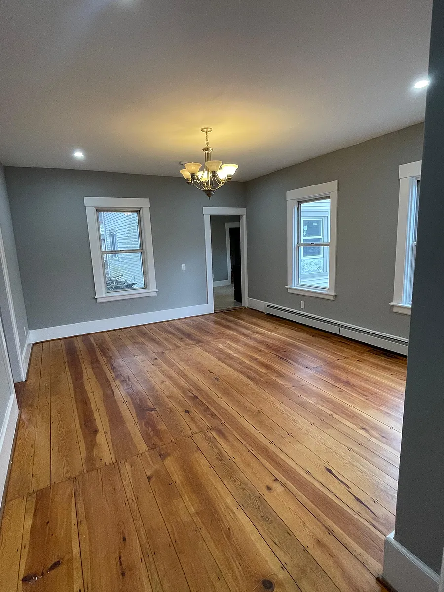 Living/Dining Room Combo - 94-98 Maple St #1-A