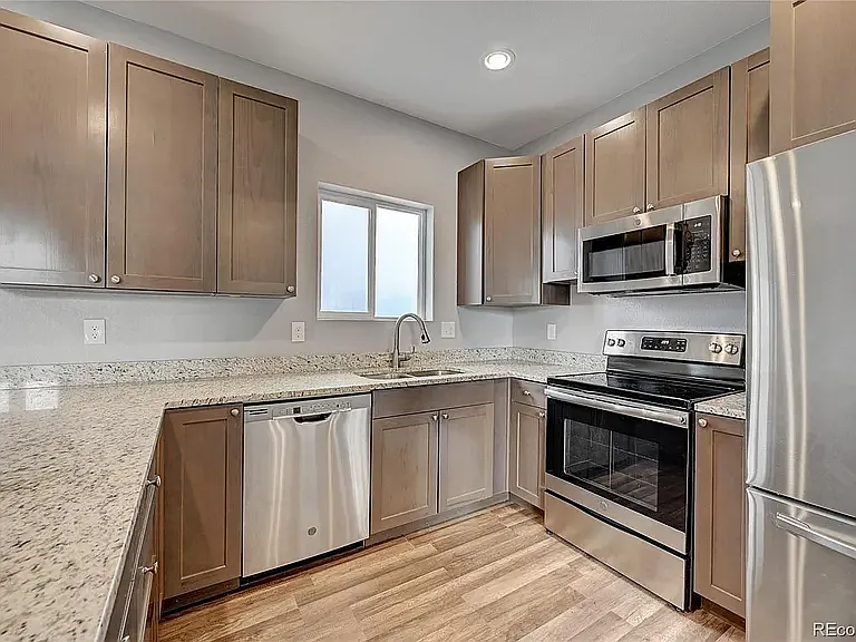 589 S 3rd Ave — Photo 12