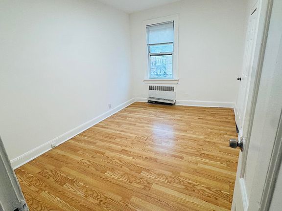 3rd image of 1153 Summit Ave Floor 3