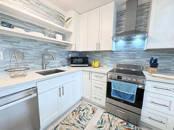 5th image of 1021 Scott St APT 230