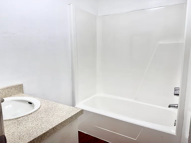 441 SW Thomas St #D — Photo 19