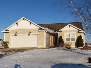680 Country Ln, Zeeland, MI 49464