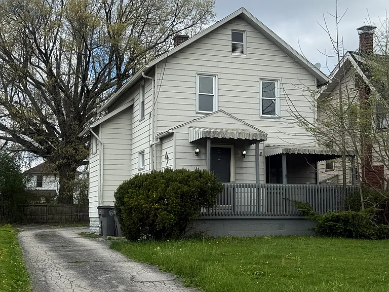 126 Wesley Ave — Photo 1