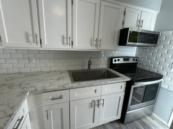 561 Meade Ave, Bellport, NY 11713