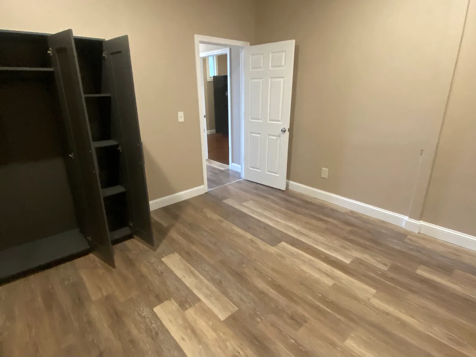 2 bed, 1000 sqft, $1,700 — Photo 3