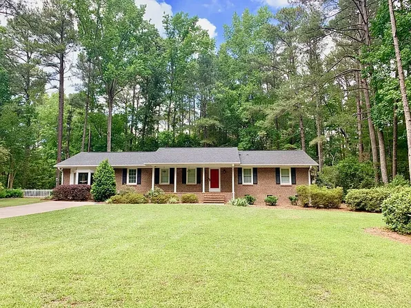 227 Heather Ln, Southern Pines, NC 28387