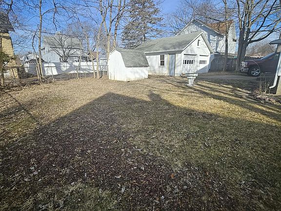 2nd image of 828 9th St