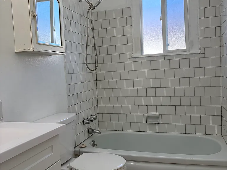 7004 1/2 Hazeltine Ave #4 — Photo 19