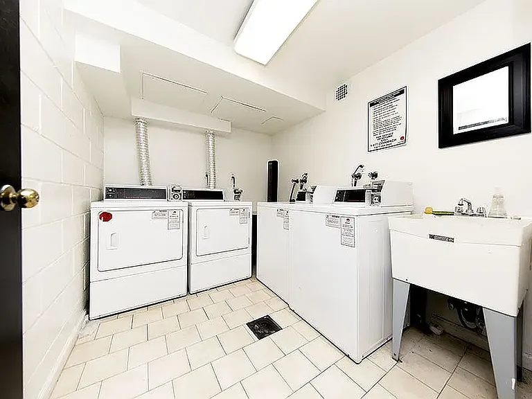 322 W 14th St #3D — Photo 8