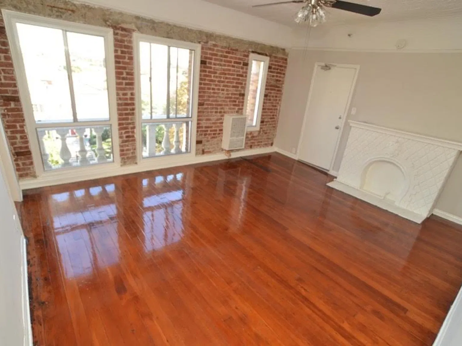 La Madrid Apartments...Centrally Located...Gorgeous Newly Remodeled...Great City Views! Quiet Nei... — Photo 4