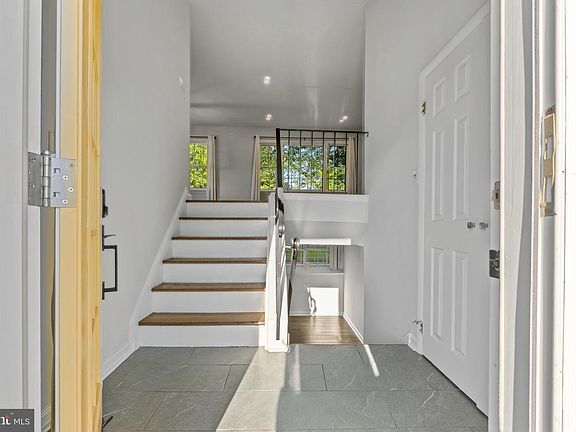 3rd image of 1021 Richfield Rd