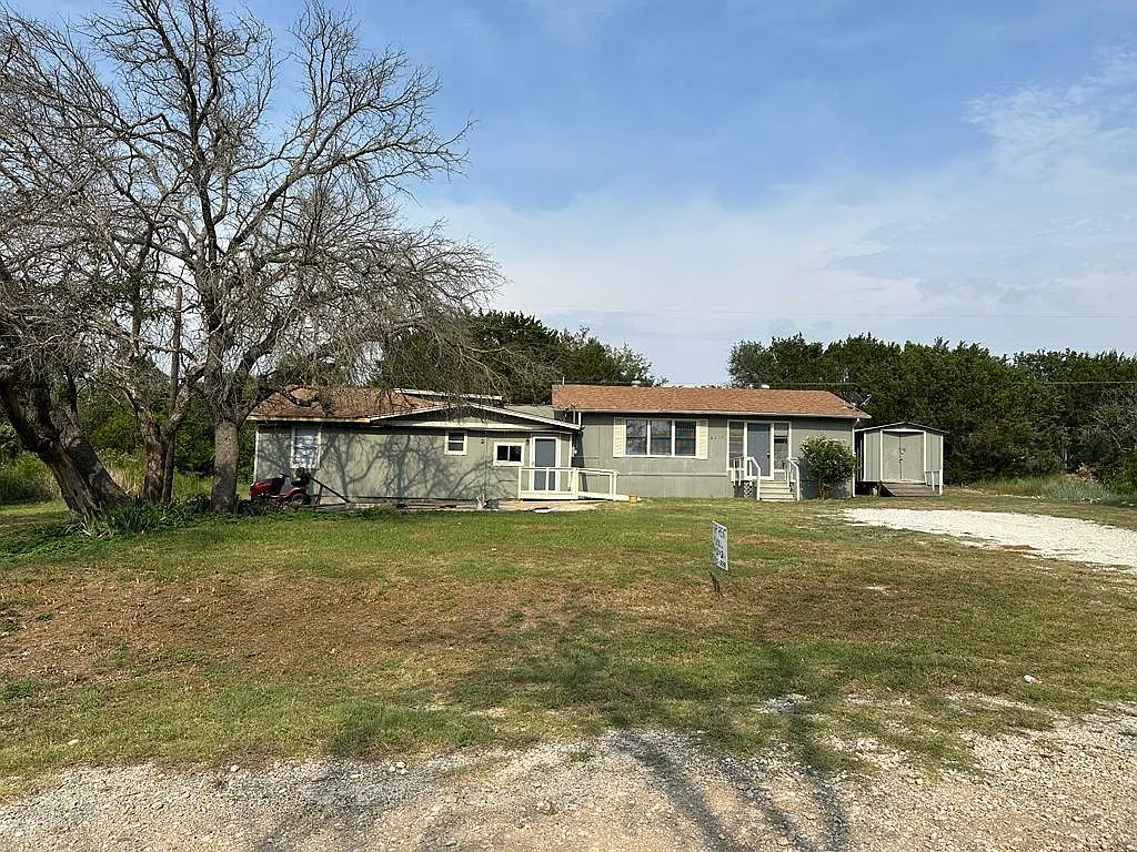 4 bed, 1974 sqft, $1,695 — Photo 2