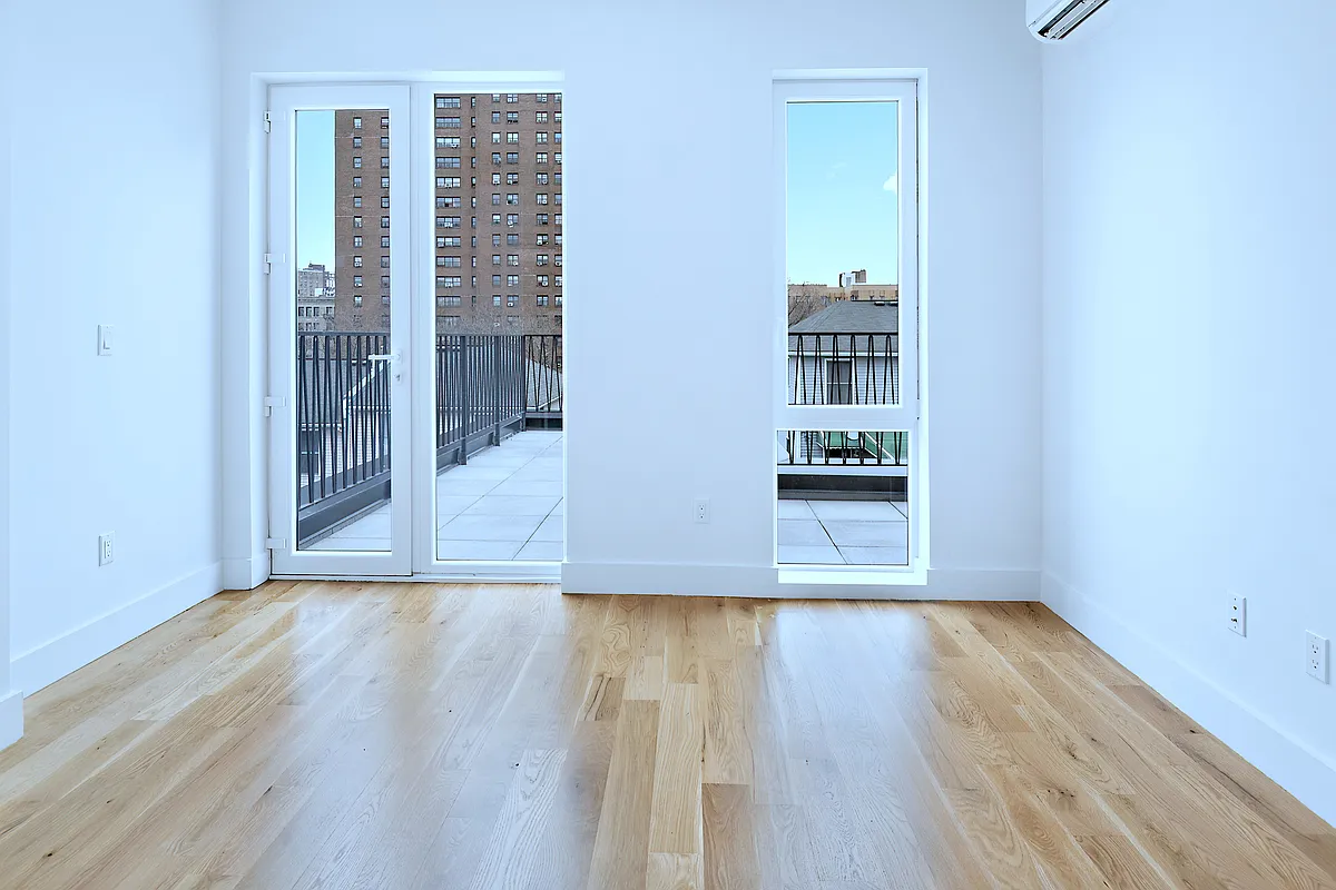 Building Photo - 594 Eagle Ave #2R