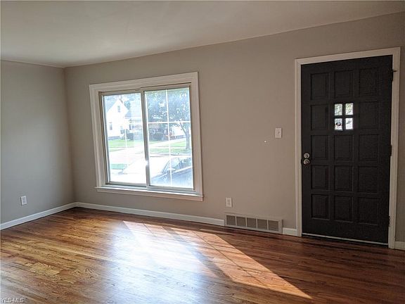 2nd image of 13701 York Blvd