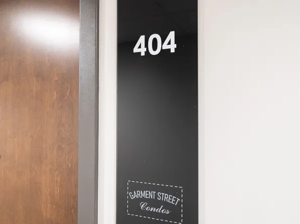 108 Garment St #404, Kitchener, ON N2G 0E2