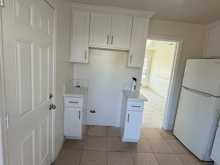 1612 Encino Ave — Photo 7