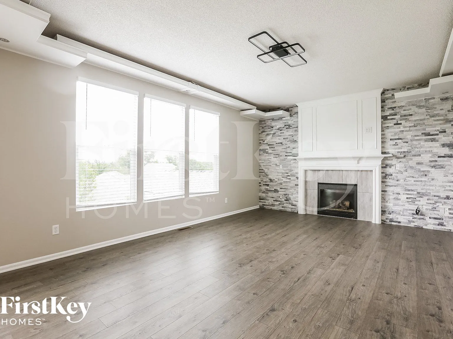 3 bed, 3.5 bath, 2862 sqft, $2,910 — Photo 3