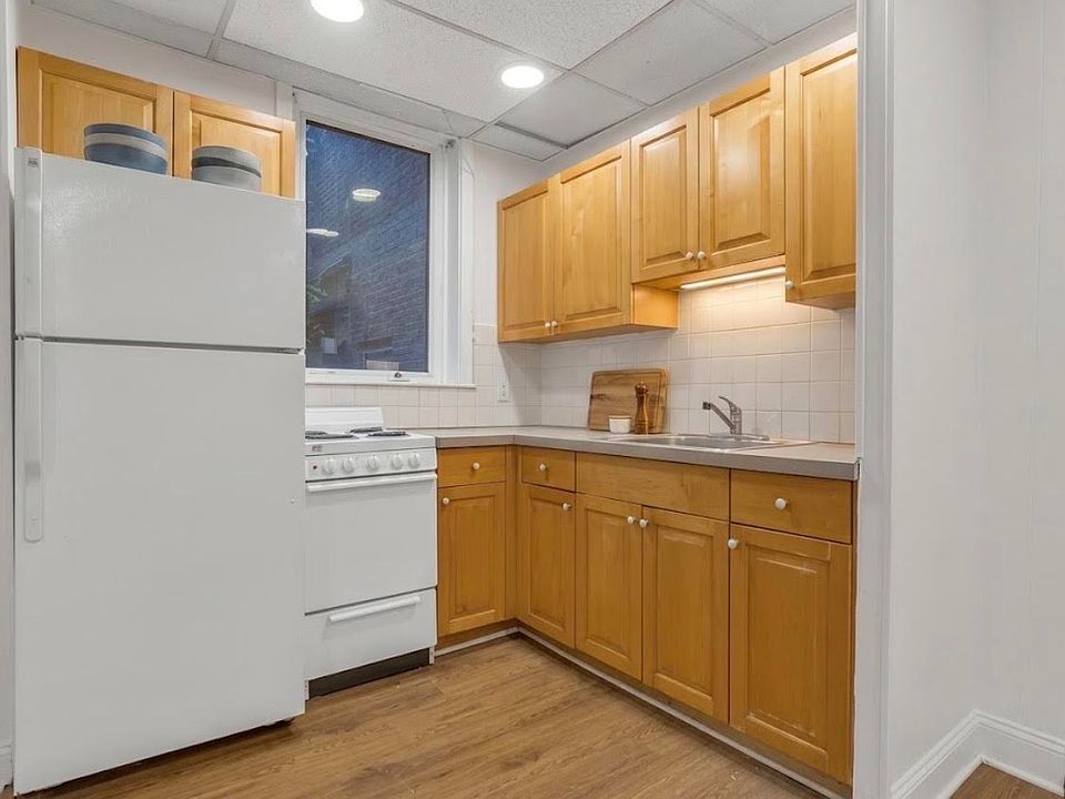 2nd image of 19 Aberdeen St #102