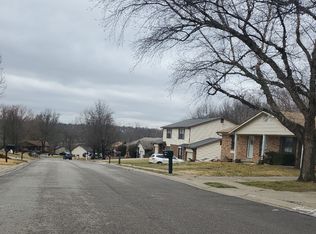13 Coach Dr, Saint Peters, MO 63376