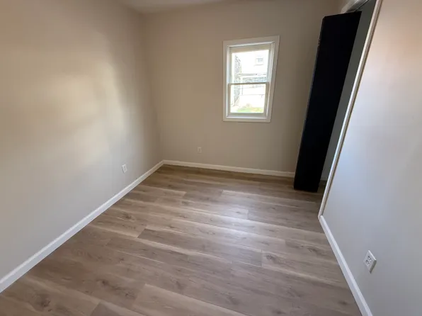 410 N 7th St, Martins Ferry, OH 43935