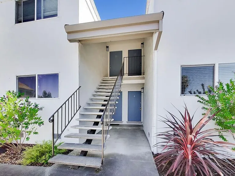 16878 Meekland Ave #4 — Photo 18