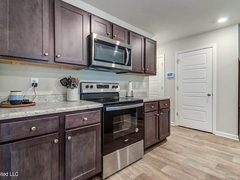 2521 Esplanade St — Photo 4