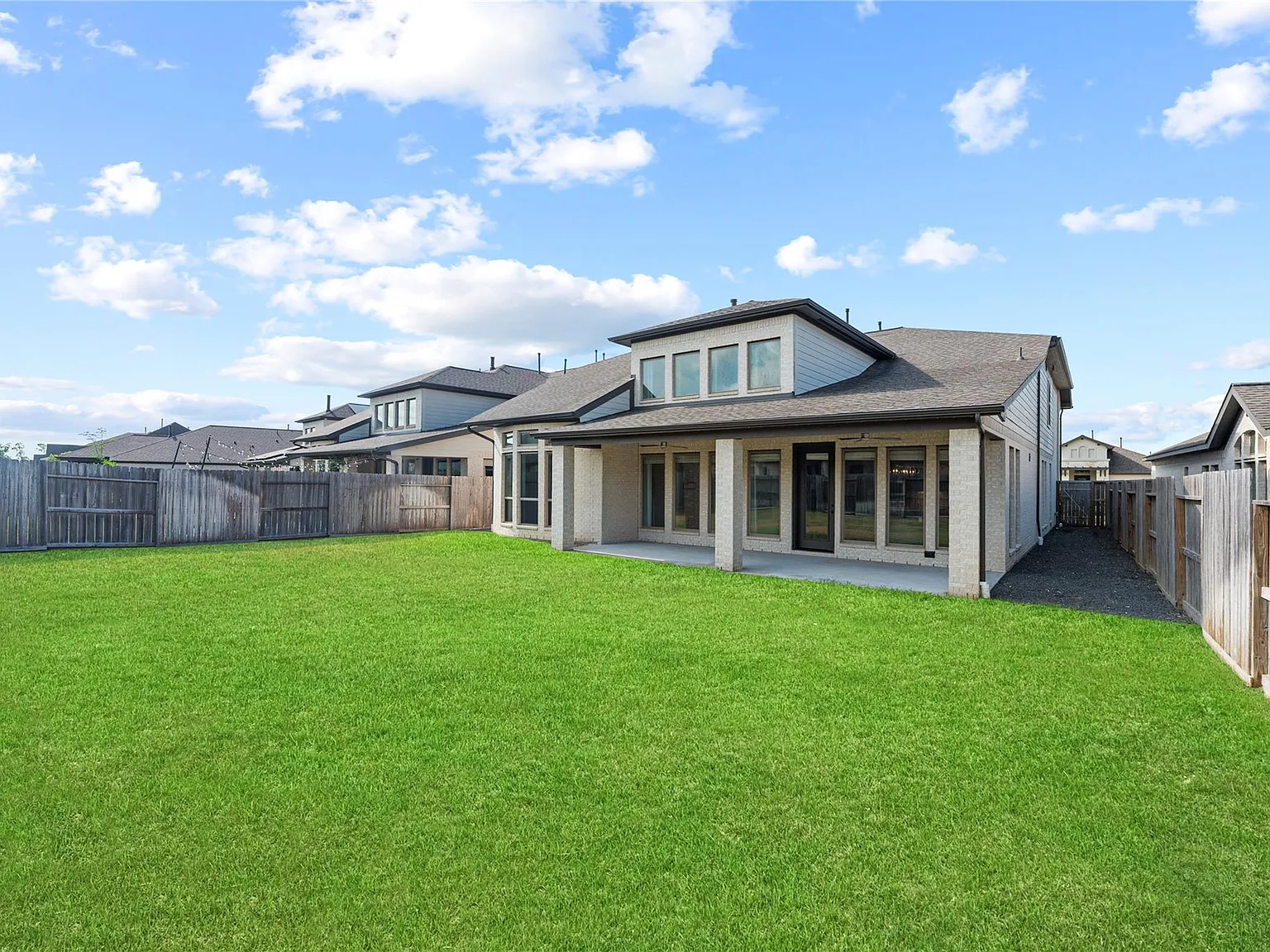 5 bed, 4.5 bath, 4008 sqft, $4,750 — Photo 4