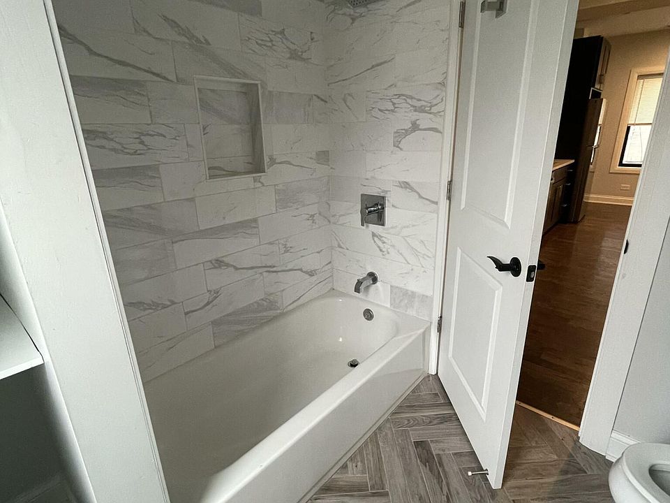 1st image of 1226 W Sherwin Ave #1416