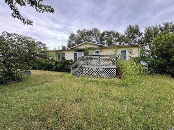 9276 Valley View Dr, Ozawkie, KS 66070