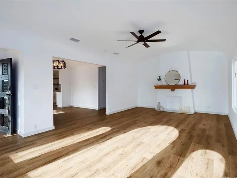 2121 S Redondo Blvd — Photo 3