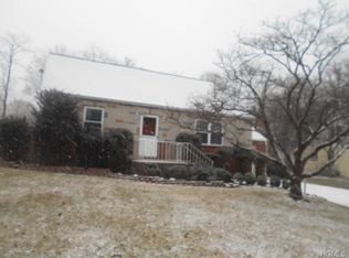 17 Willow Ln, New Windsor, NY 12553