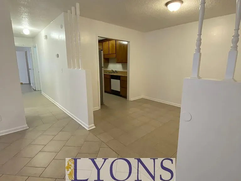 1026 S Gordon Ave — Photo 4