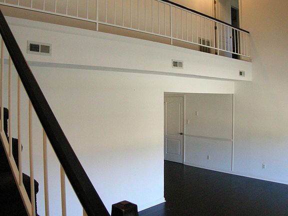 2nd image of 2034 Cochran Pl