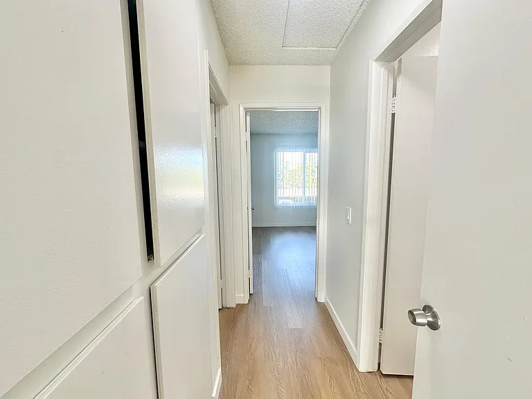 Westgate Villa Apartments — Photo 35