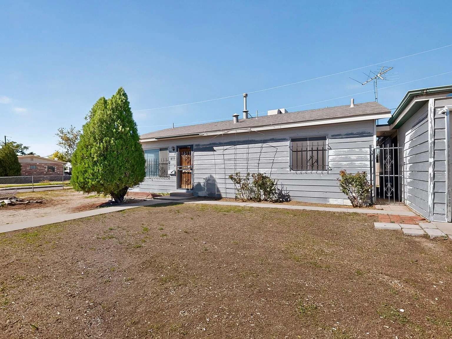 3 bed, 2.0 bath, 1148 sqft, $2,100 — Photo 3