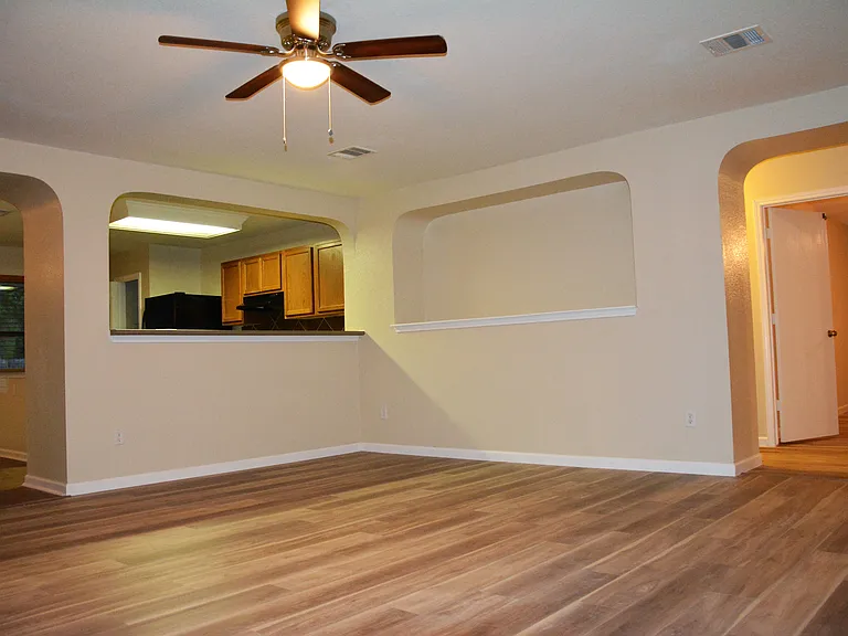 4616 Woodstock Dr — Photo 7