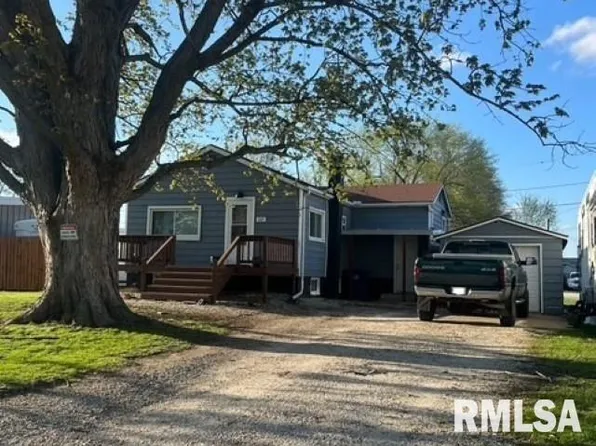 105 W Main St, East Galesburg, IL 61430