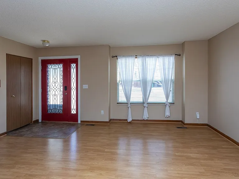 1130 Pond Side Dr — Photo 8