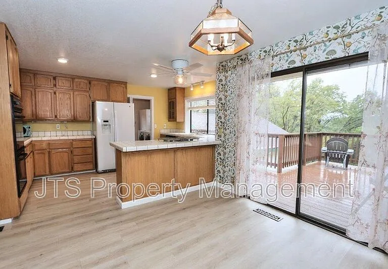 2812 Centennial Ct — Photo 22