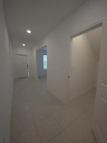 6-Bedroom Home in Abbott Square! — Photo 4