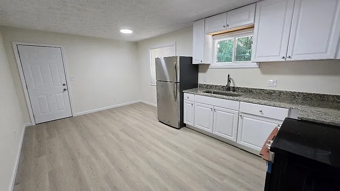 3 bed, 1.0 bath, 1080 sqft, $1,650 — Photo 4