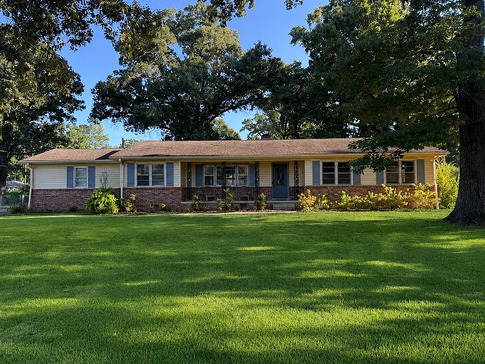 1st image of 608 Bragg Cir