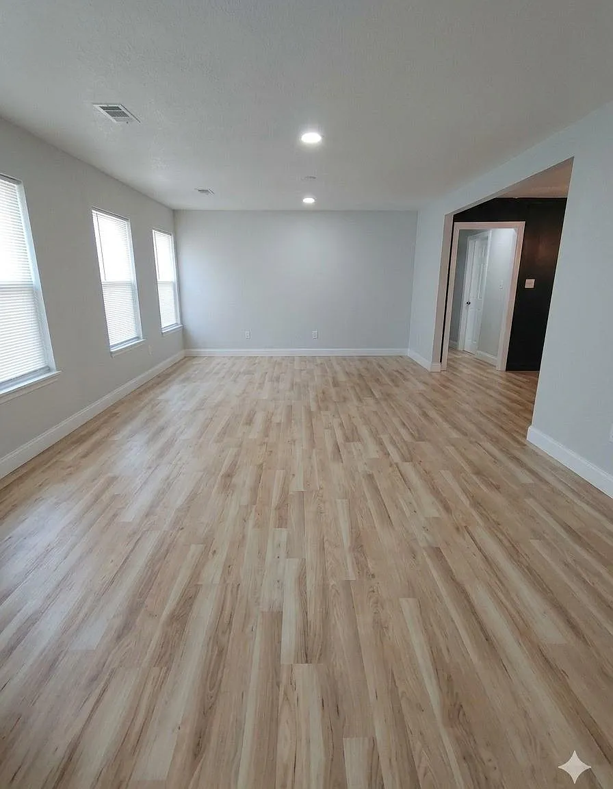 3 bed, 2.0 bath, 1296 sqft, $2,000 — Photo 2