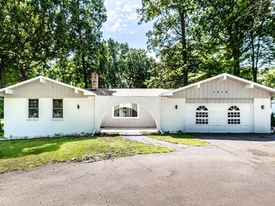 1510 Leon Rd, Walled Lake, MI, 48390
