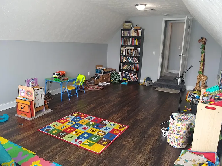 Play/Rec/Entertainment Room (upstairs)