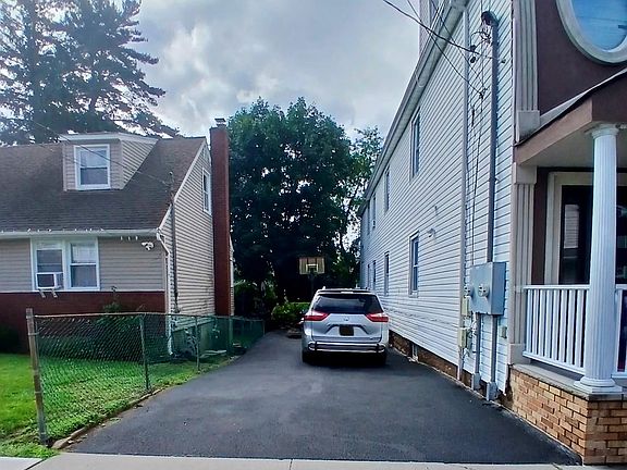 3rd image of 421 Roquette Avenue