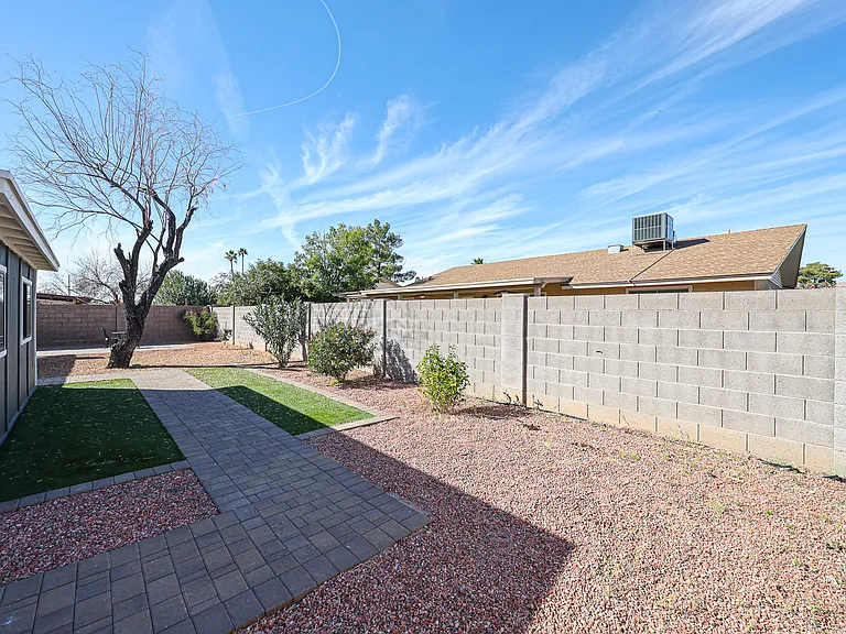 W Campo Bello Dr — Photo 46