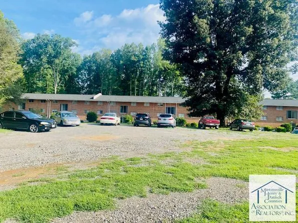 100 Ridgeview Ln, Bassett, VA 24055