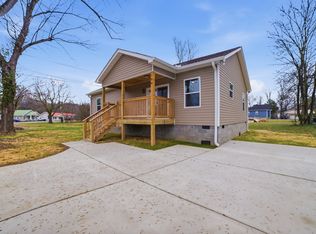104 Fairground Dr, Waverly, TN 37185